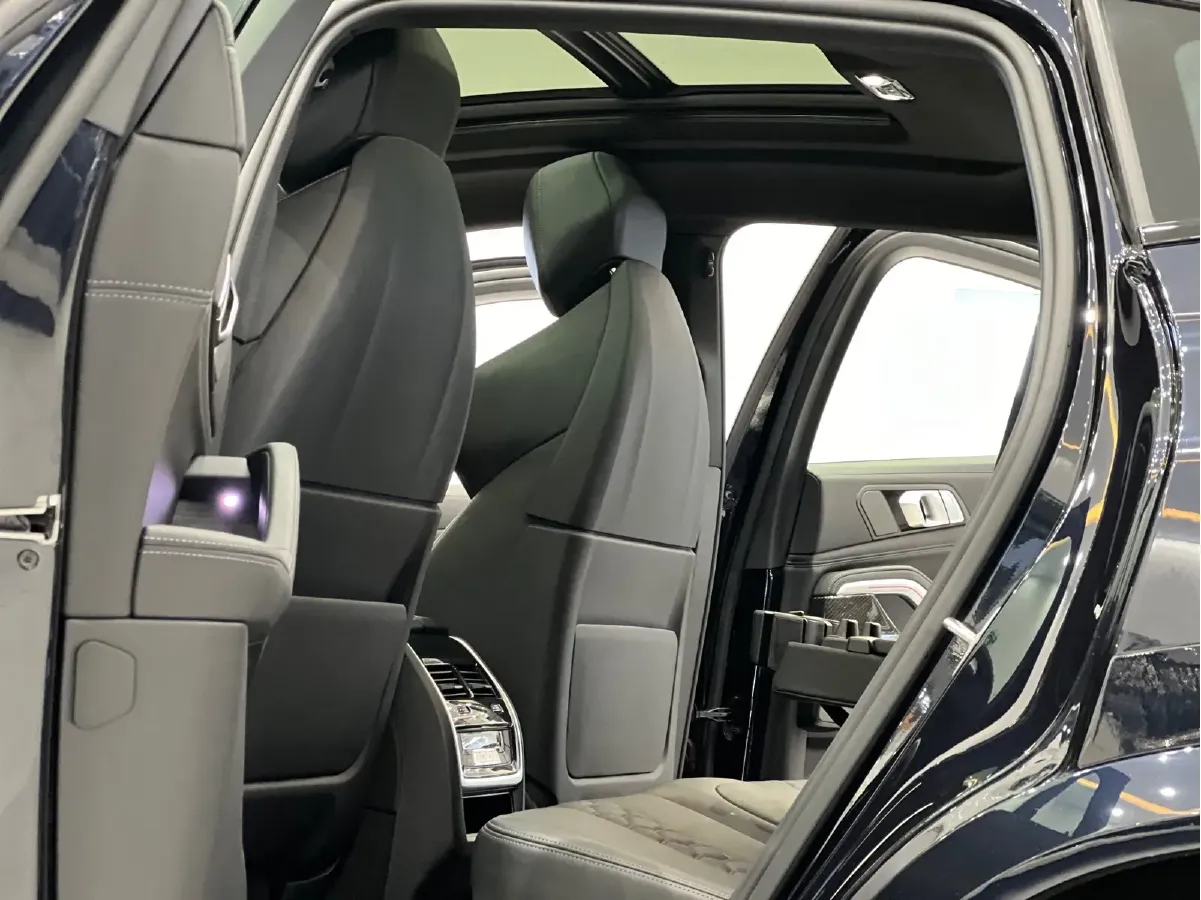 2022 BMW X6 M 4.4T 600HP V8 8AT,autocango,china used car exporter,china ev exporter,chinese used car exporter,chinese used ev exporter