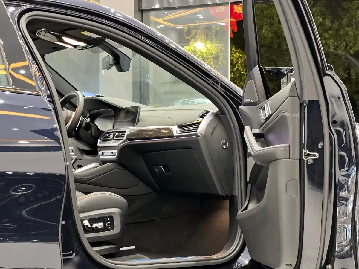 2022 BMW X6 M 4.4T 600HP V8 8AT,autocango,china used car exporter,china ev exporter,chinese used car exporter,chinese used ev exporter