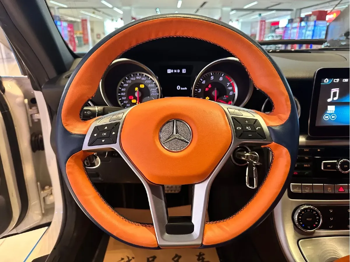 2011 Mercedes-Benz SLK Class 1.8T 184HP L4 7AT,autocango,china used car exporter,china ev exporter,chinese used car exporter,chinese used ev exporter