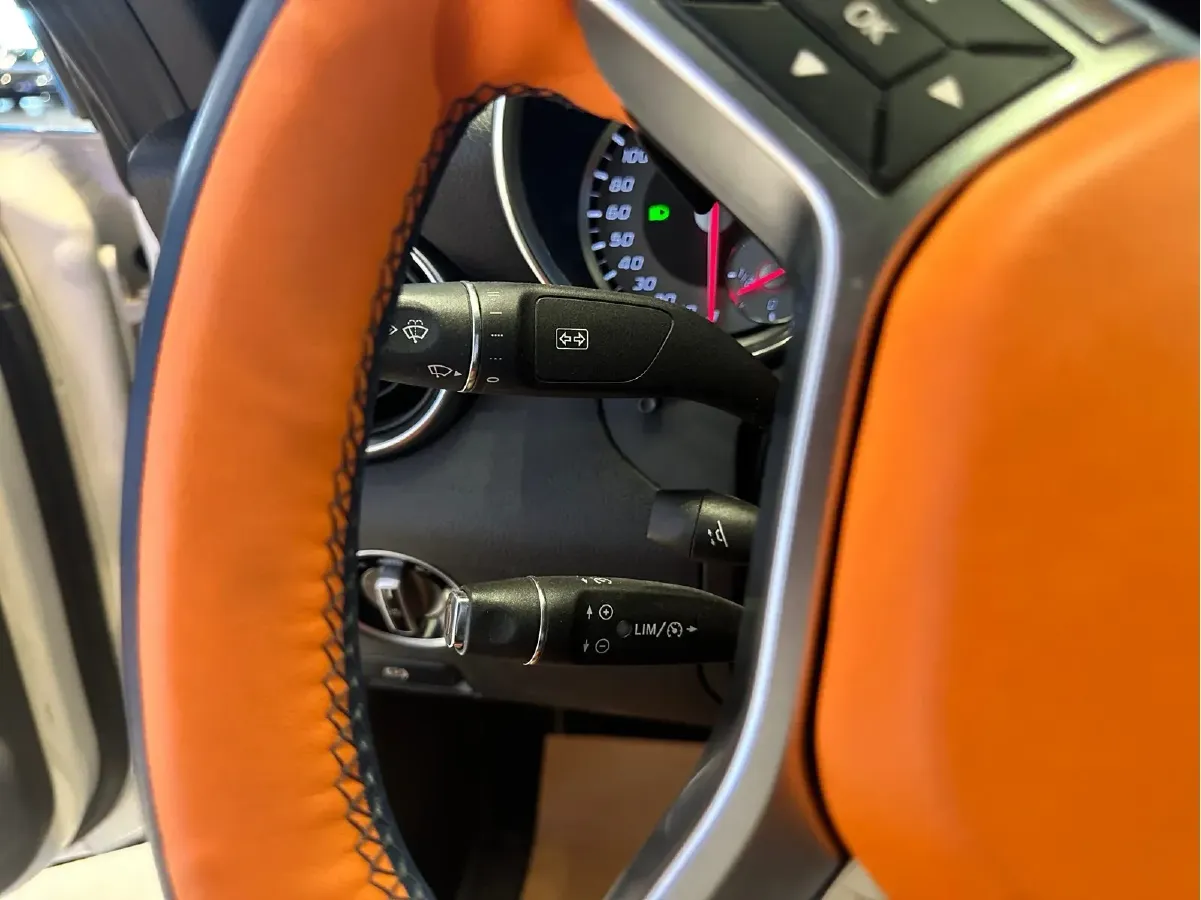 2011 Mercedes-Benz SLK Class 1.8T 184HP L4 7AT,autocango,china used car exporter,china ev exporter,chinese used car exporter,chinese used ev exporter