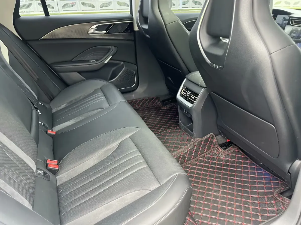 2023 HongQi H6 2.0T 252HP L4 8AT,autocango,china used car exporter,china ev exporter,chinese used car exporter,chinese used ev exporter