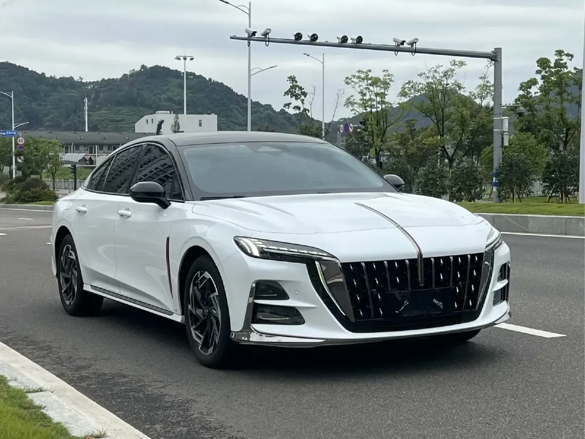 2023 HongQi H6 2.0T 252HP L4 8AT,autocango,china used car exporter,china ev exporter,chinese used car exporter,chinese used ev exporter