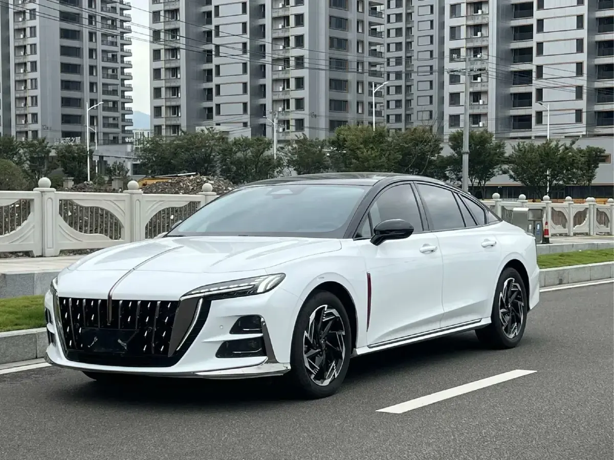 2023 HongQi H6 2.0T 252HP L4 8AT