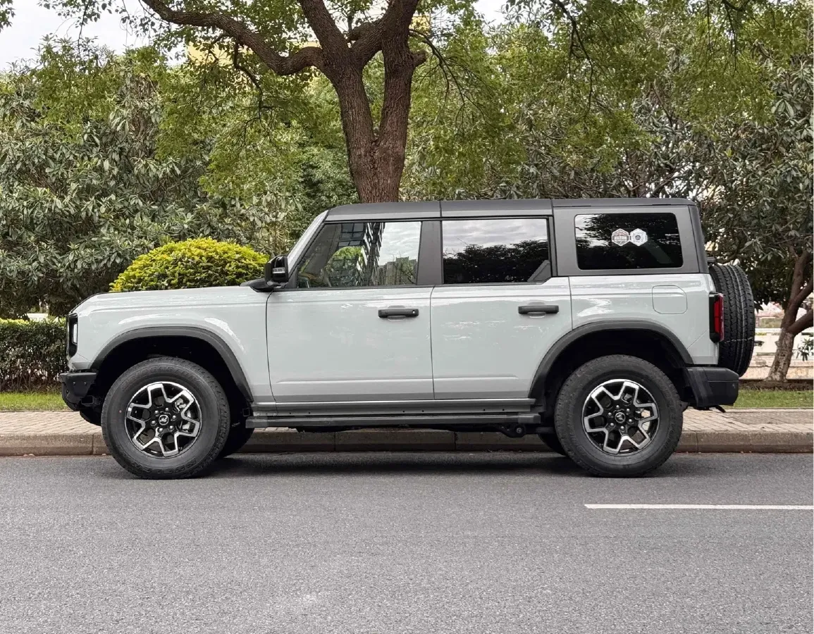 2024 Ford Bronco 2.3T 275HP L4 10AT,autocango,china used car exporter,china ev exporter,chinese used car exporter,chinese used ev exporter