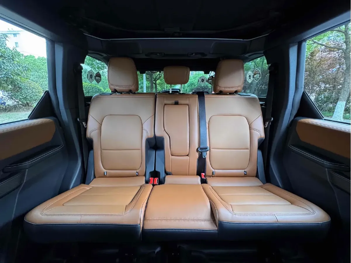 2024 Ford Bronco 2.3T 275HP L4 10AT,autocango,china used car exporter,china ev exporter,chinese used car exporter,chinese used ev exporter