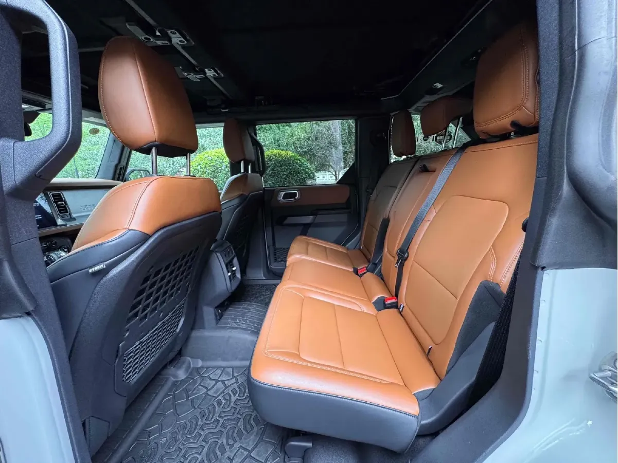 2024 Ford Bronco 2.3T 275HP L4 10AT,autocango,china used car exporter,china ev exporter,chinese used car exporter,chinese used ev exporter