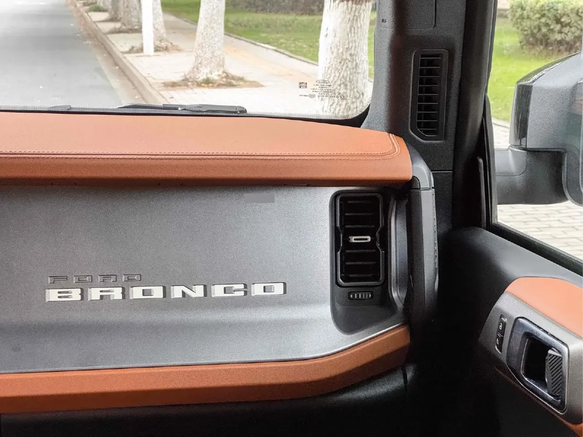 2024 Ford Bronco 2.3T 275HP L4 10AT,autocango,china used car exporter,china ev exporter,chinese used car exporter,chinese used ev exporter