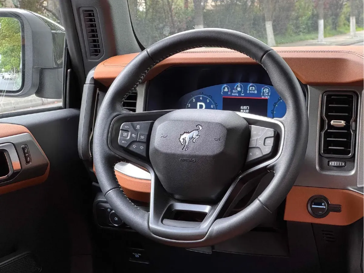 2024 Ford Bronco 2.3T 275HP L4 10AT,autocango,china used car exporter,china ev exporter,chinese used car exporter,chinese used ev exporter