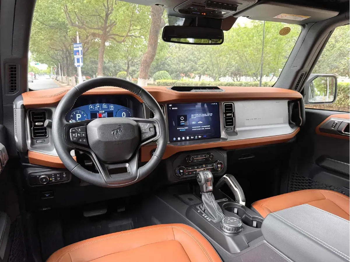 2024 Ford Bronco 2.3T 275HP L4 10AT,autocango,china used car exporter,china ev exporter,chinese used car exporter,chinese used ev exporter