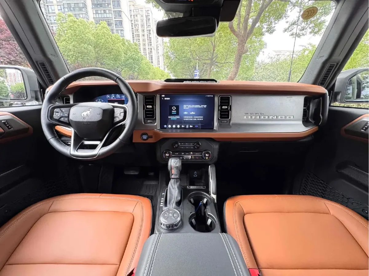 2024 Ford Bronco 2.3T 275HP L4 10AT,autocango,china used car exporter,china ev exporter,chinese used car exporter,chinese used ev exporter