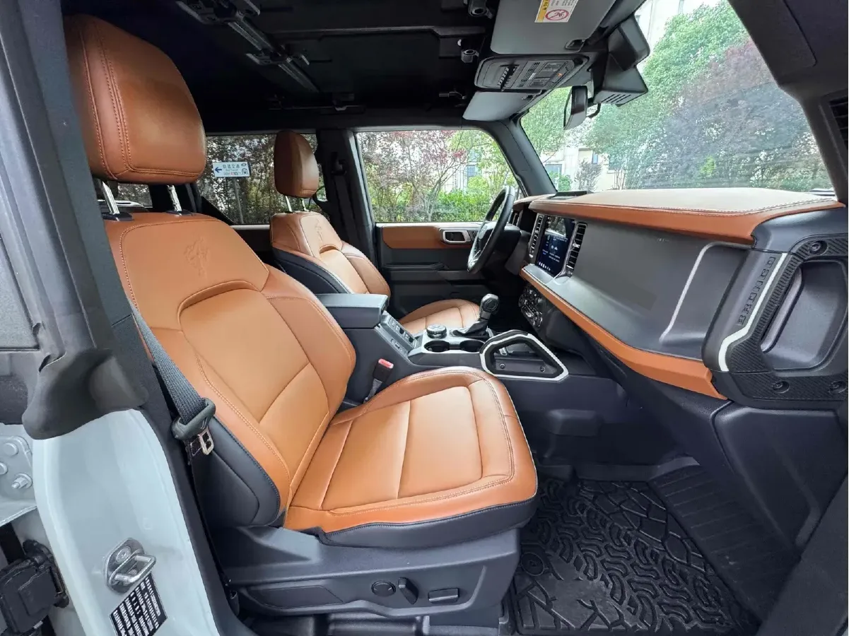 2024 Ford Bronco 2.3T 275HP L4 10AT,autocango,china used car exporter,china ev exporter,chinese used car exporter,chinese used ev exporter