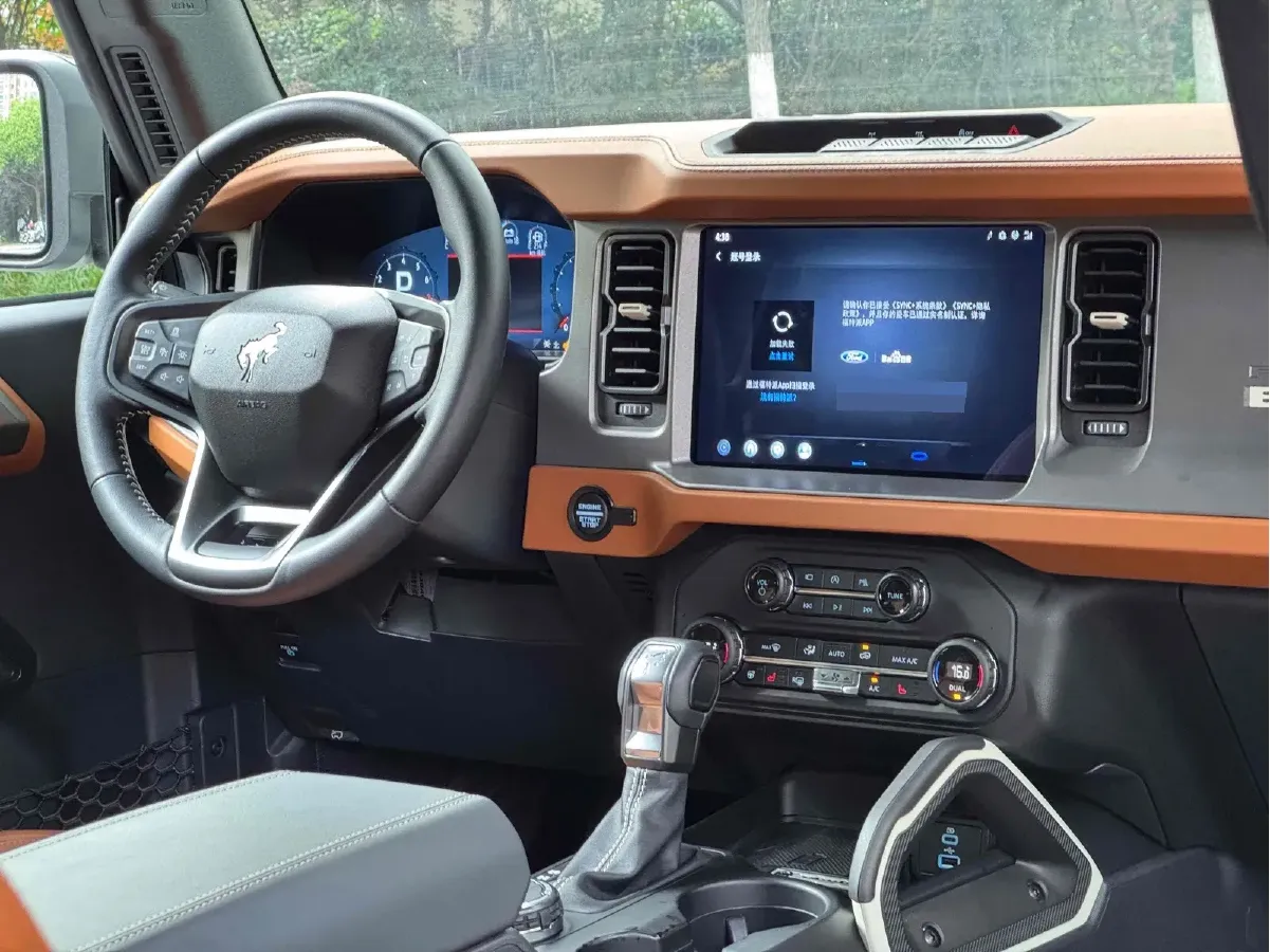 2024 Ford Bronco 2.3T 275HP L4 10AT,autocango,china used car exporter,china ev exporter,chinese used car exporter,chinese used ev exporter