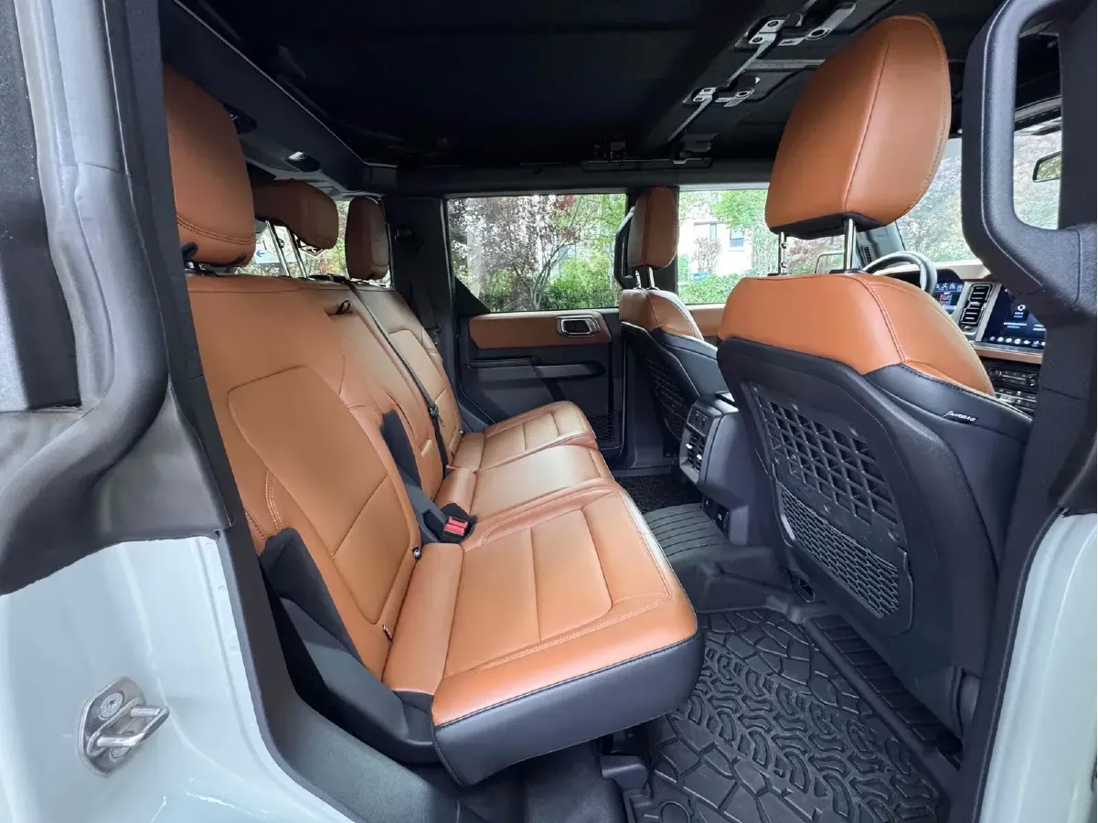 2024 Ford Bronco 2.3T 275HP L4 10AT,autocango,china used car exporter,china ev exporter,chinese used car exporter,chinese used ev exporter