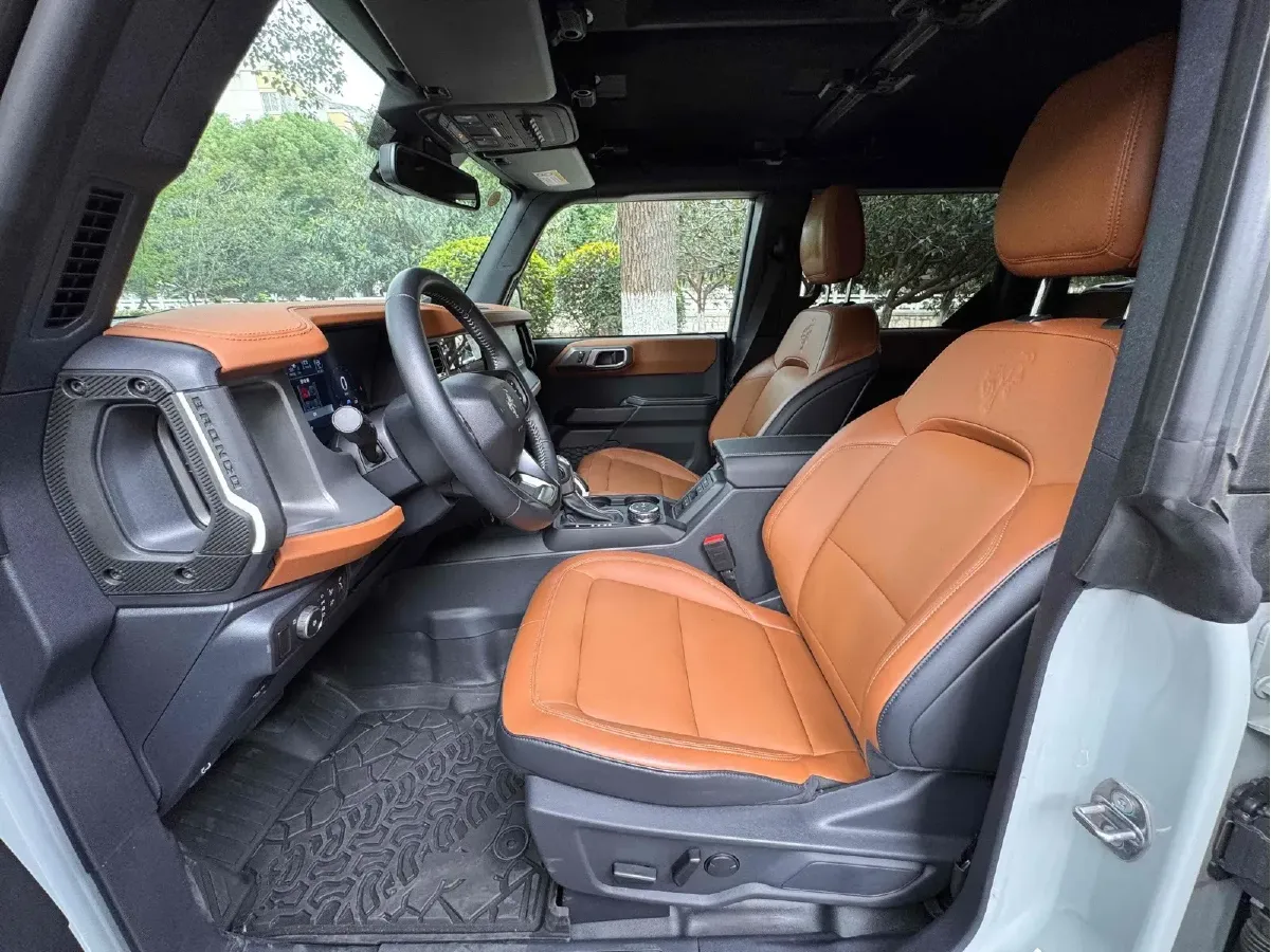 2024 Ford Bronco 2.3T 275HP L4 10AT,autocango,china used car exporter,china ev exporter,chinese used car exporter,chinese used ev exporter