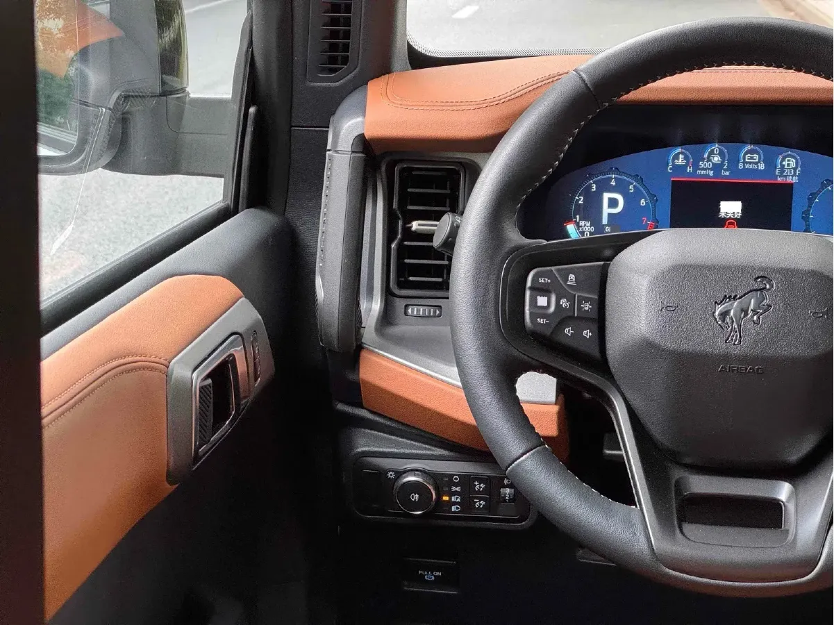 2024 Ford Bronco 2.3T 275HP L4 10AT,autocango,china used car exporter,china ev exporter,chinese used car exporter,chinese used ev exporter