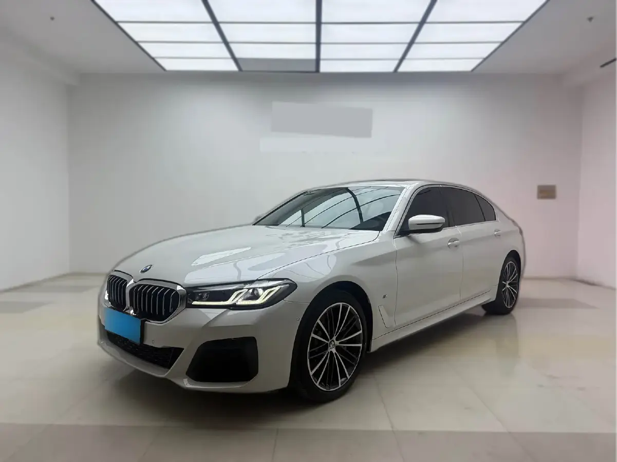 2022 BMW 5 Series 2.0T 252HP L4 8AT