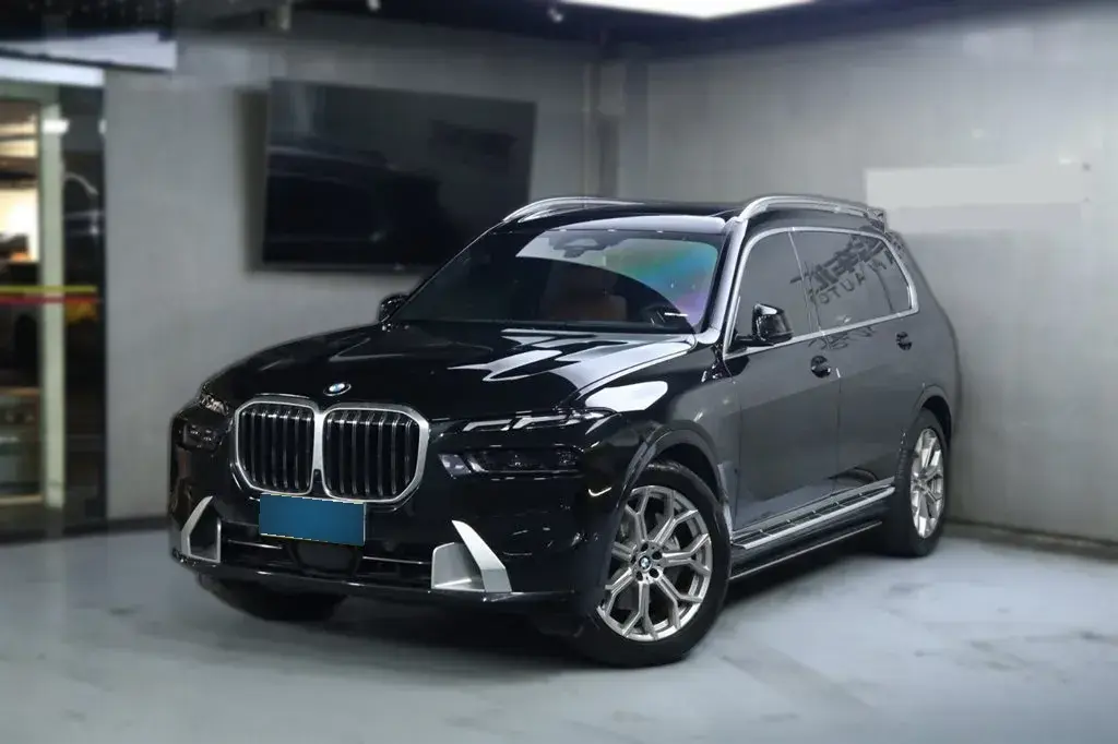 2023 BMW X7 3.0T 381HP L6 8AT