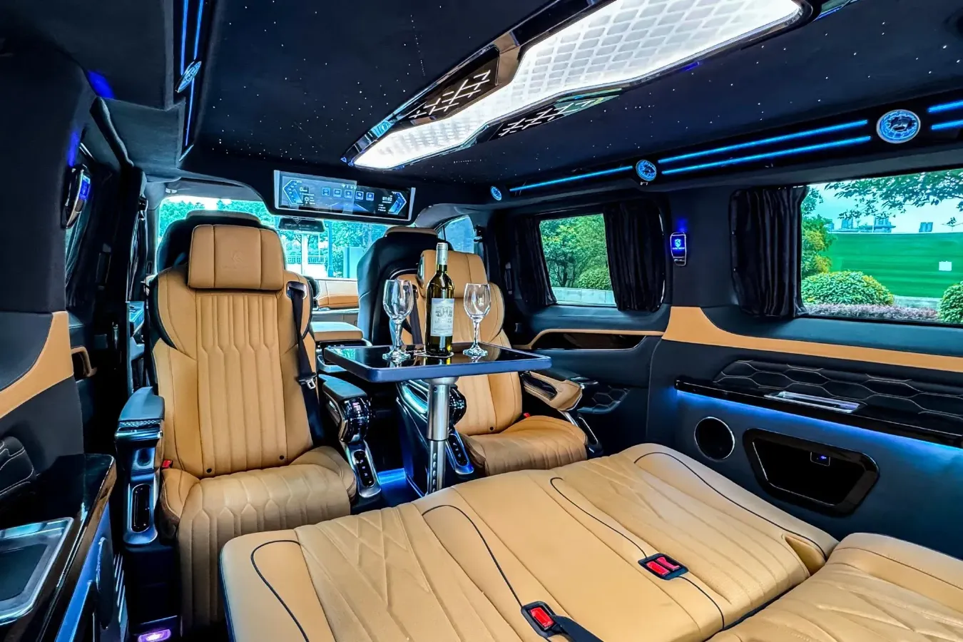 2024 Ford Tourneo 2.0T 220HP L4 9AT,autocango,china used car exporter,china ev exporter,chinese used car exporter,chinese used ev exporter