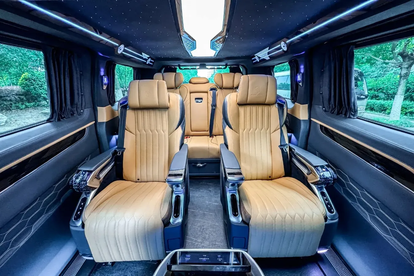 2024 Ford Tourneo 2.0T 220HP L4 9AT,autocango,china used car exporter,china ev exporter,chinese used car exporter,chinese used ev exporter