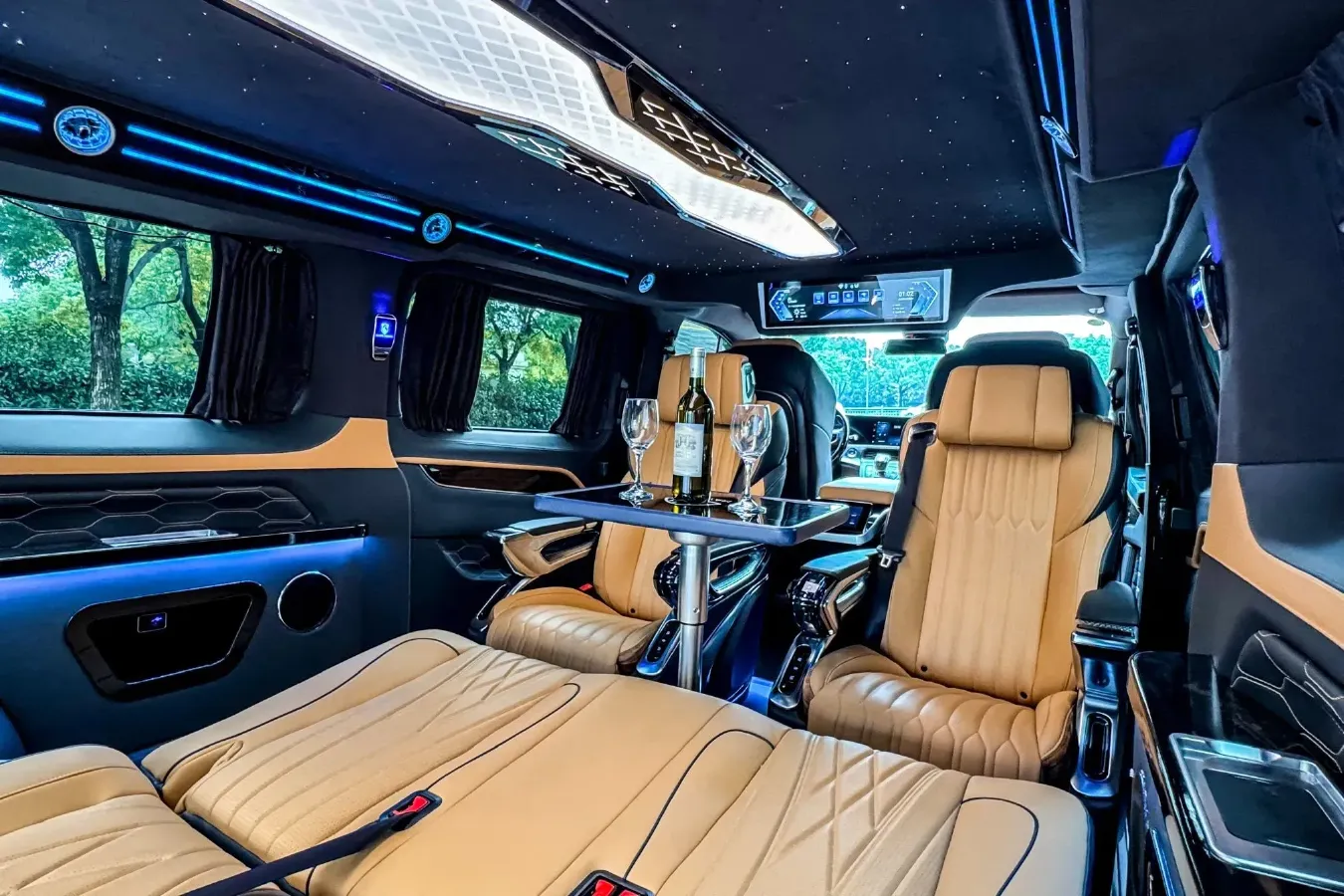 2024 Ford Tourneo 2.0T 220HP L4 9AT,autocango,china used car exporter,china ev exporter,chinese used car exporter,chinese used ev exporter