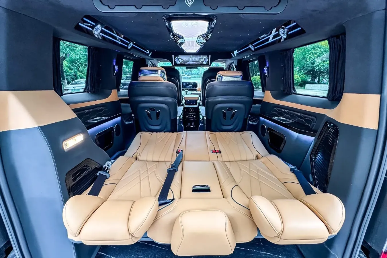 2024 Ford Tourneo 2.0T 220HP L4 9AT,autocango,china used car exporter,china ev exporter,chinese used car exporter,chinese used ev exporter