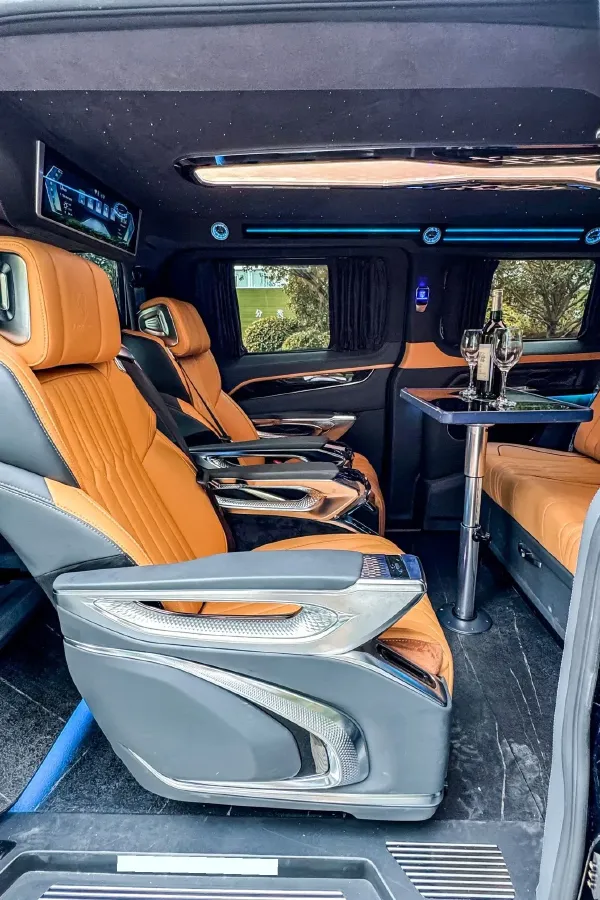 2024 Ford Tourneo 2.0T 220HP L4 9AT,autocango,china used car exporter,china ev exporter,chinese used car exporter,chinese used ev exporter