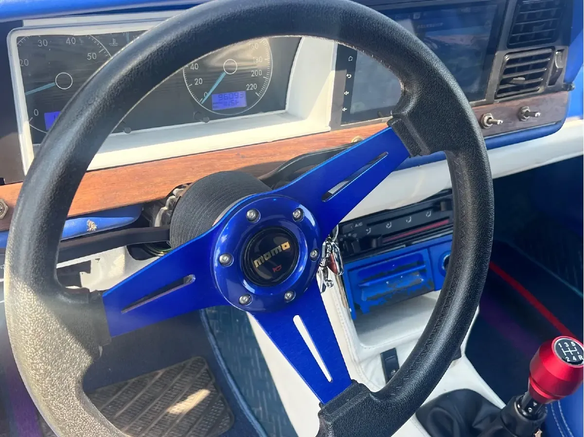 2004 Volkswagen Santana Classic 1.6L 87HP L4 5MT,autocango,china used car exporter,china ev exporter,chinese used car exporter,chinese used ev exporter