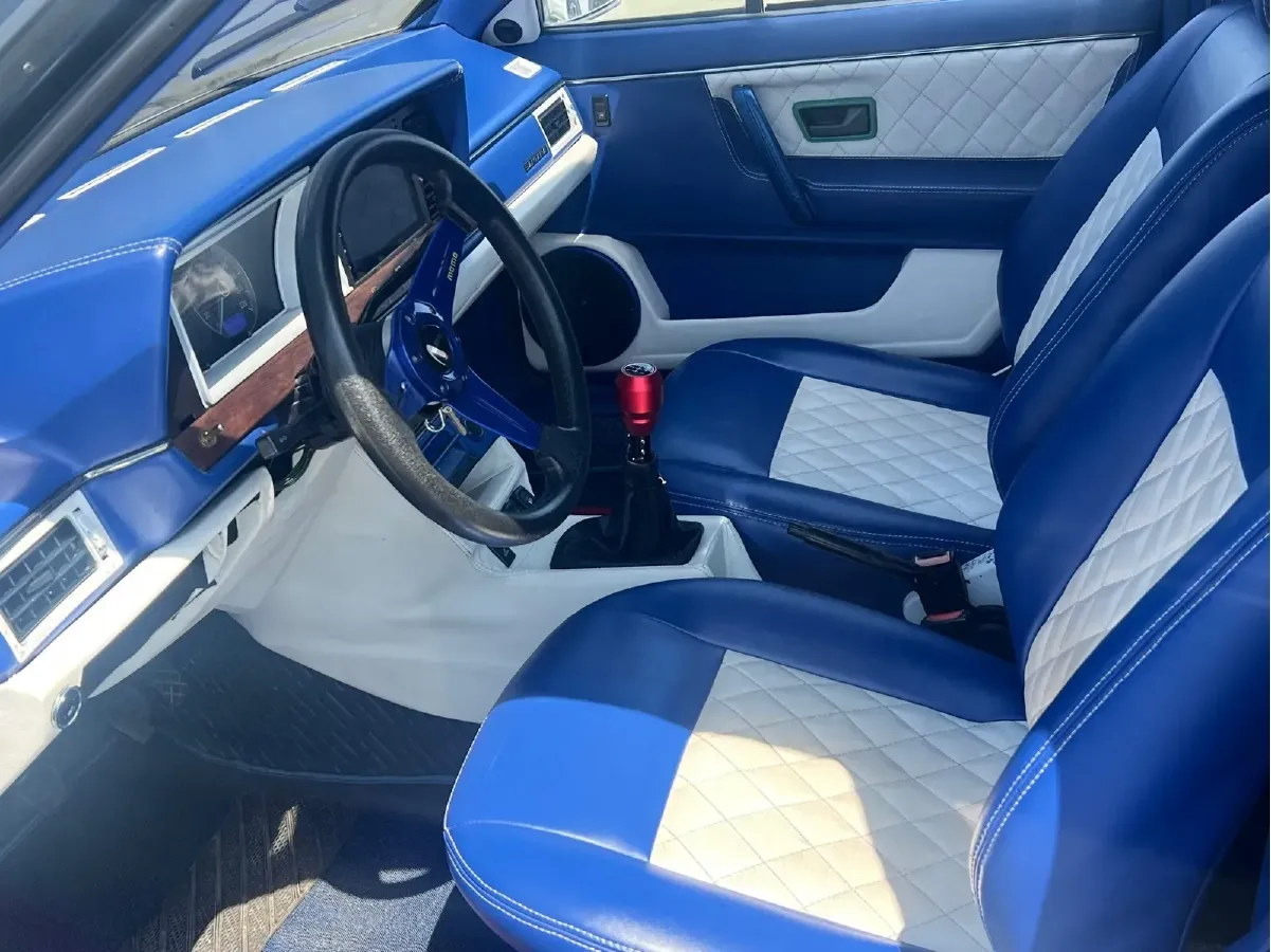 2004 Volkswagen Santana Classic 1.6L 87HP L4 5MT,autocango,china used car exporter,china ev exporter,chinese used car exporter,chinese used ev exporter