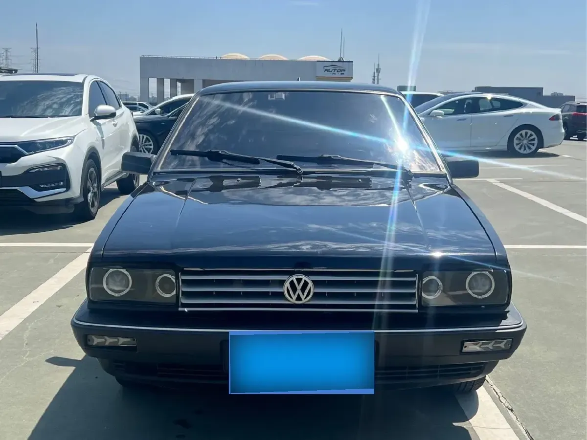 2004 Volkswagen Santana Classic 1.6L 87HP L4 5MT,autocango,china used car exporter,china ev exporter,chinese used car exporter,chinese used ev exporter