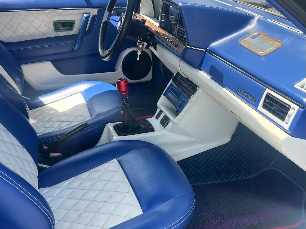 2004 Volkswagen Santana Classic 1.6L 87HP L4 5MT,autocango,china used car exporter,china ev exporter,chinese used car exporter,chinese used ev exporter