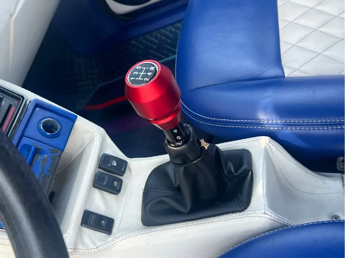 2004 Volkswagen Santana Classic 1.6L 87HP L4 5MT,autocango,china used car exporter,china ev exporter,chinese used car exporter,chinese used ev exporter