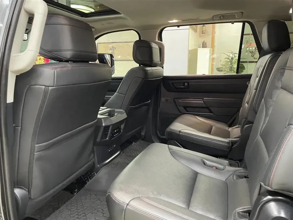 2023 HongQi H6 2.0T 224HP L4 8AT,autocango,china used car exporter,china ev exporter,chinese used car exporter,chinese used ev exporter