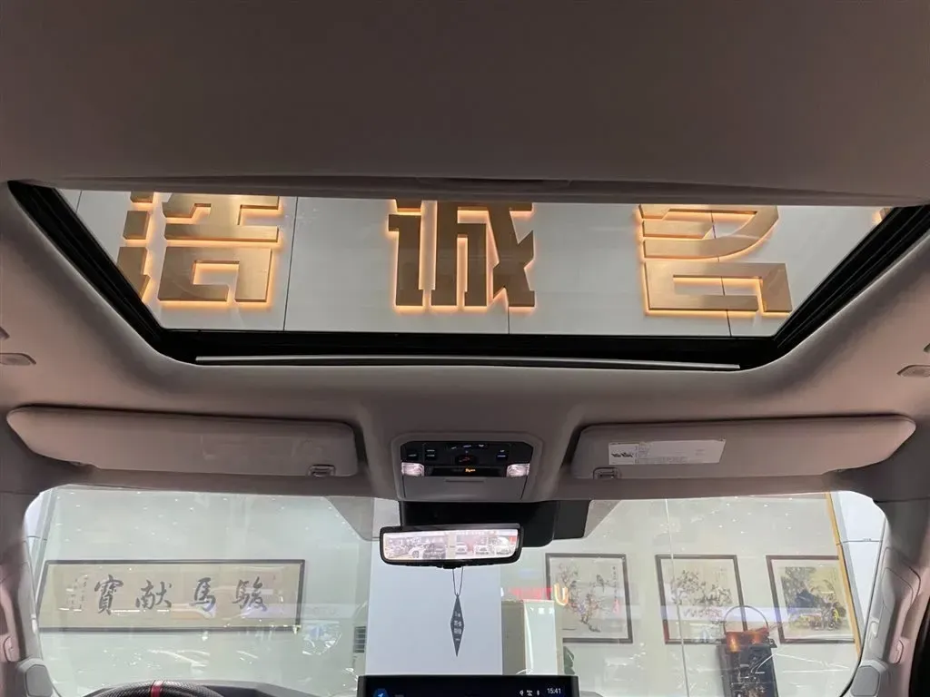 2023 HongQi H6 2.0T 224HP L4 8AT,autocango,china used car exporter,china ev exporter,chinese used car exporter,chinese used ev exporter