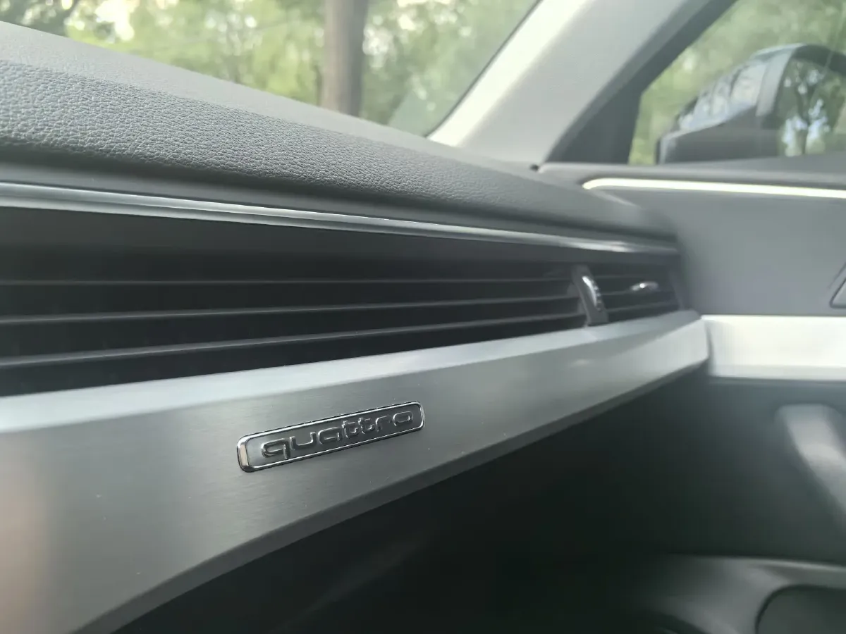 2018 Audi A4L 2.0T 252HP L4 7DCT,autocango,china used car exporter,china ev exporter,chinese used car exporter,chinese used ev exporter