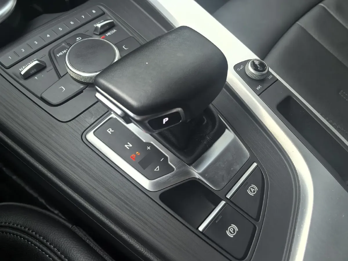 2018 Audi A4L 2.0T 252HP L4 7DCT,autocango,china used car exporter,china ev exporter,chinese used car exporter,chinese used ev exporter