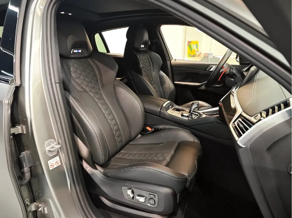 2022 BMW X6 M 4.4T 600HP V8 8AT,autocango,china used car exporter,china ev exporter,chinese used car exporter,chinese used ev exporter