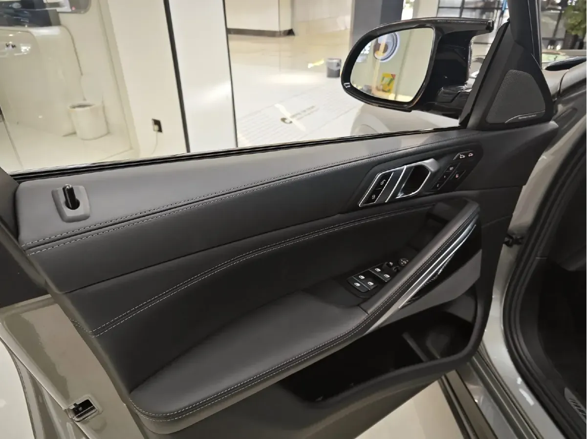 2022 BMW X6 M 4.4T 600HP V8 8AT,autocango,china used car exporter,china ev exporter,chinese used car exporter,chinese used ev exporter