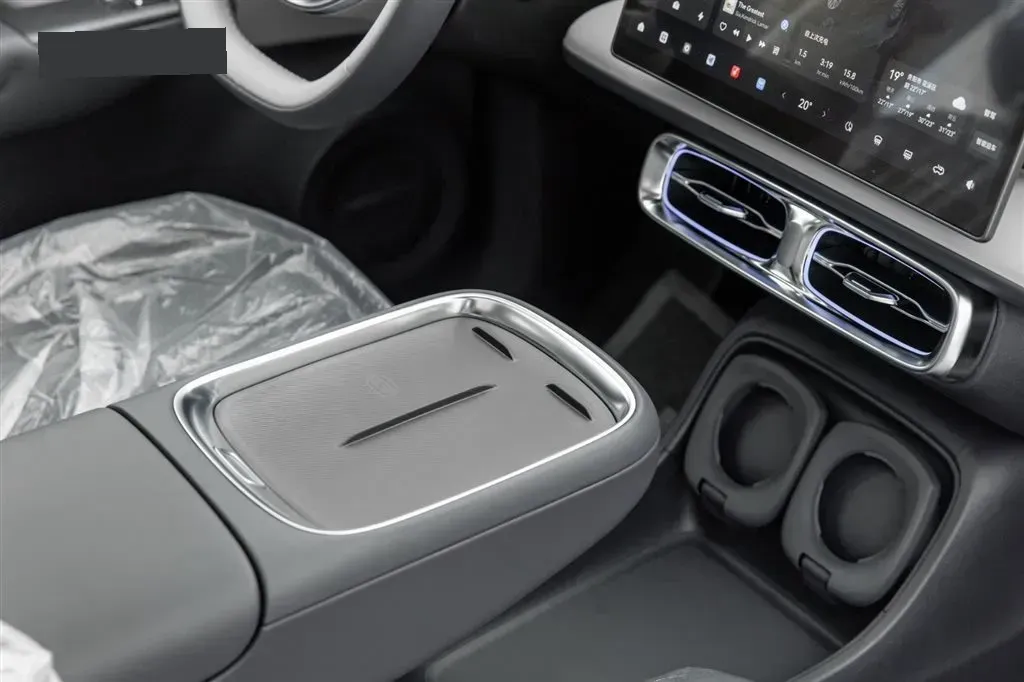 2025 Leapmotor B10 BEV 56.2KWH,autocango,china used car exporter,china ev exporter,chinese used car exporter,chinese used ev exporter