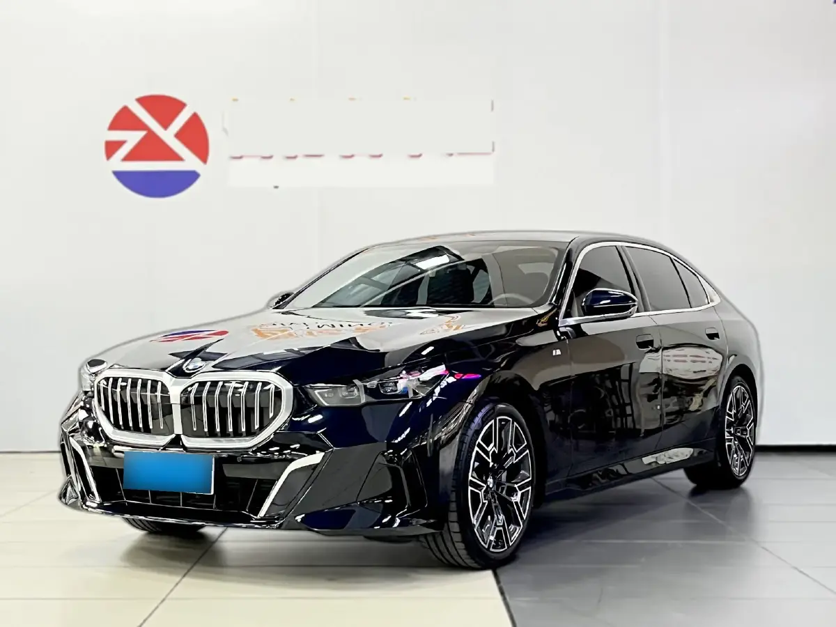 2024 BMW 5 Series 2.0T 258HP L4 8AT