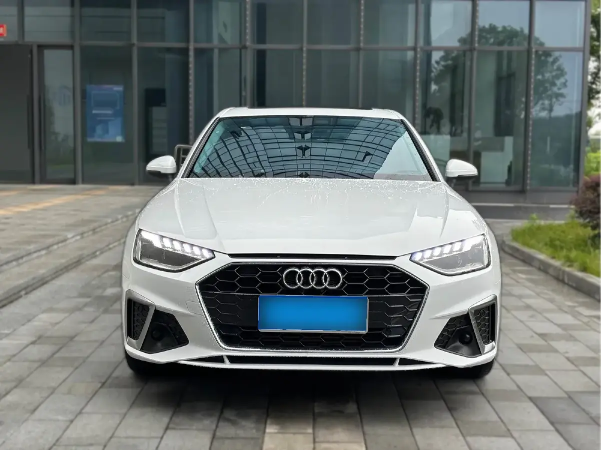 2022 Audi A4L 2.0T 190HP L4 7DCT