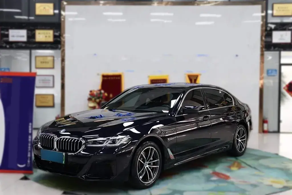 2022 BMW 5 Series 2.0T 184HP L4 8AT PHEV 17.7KWH