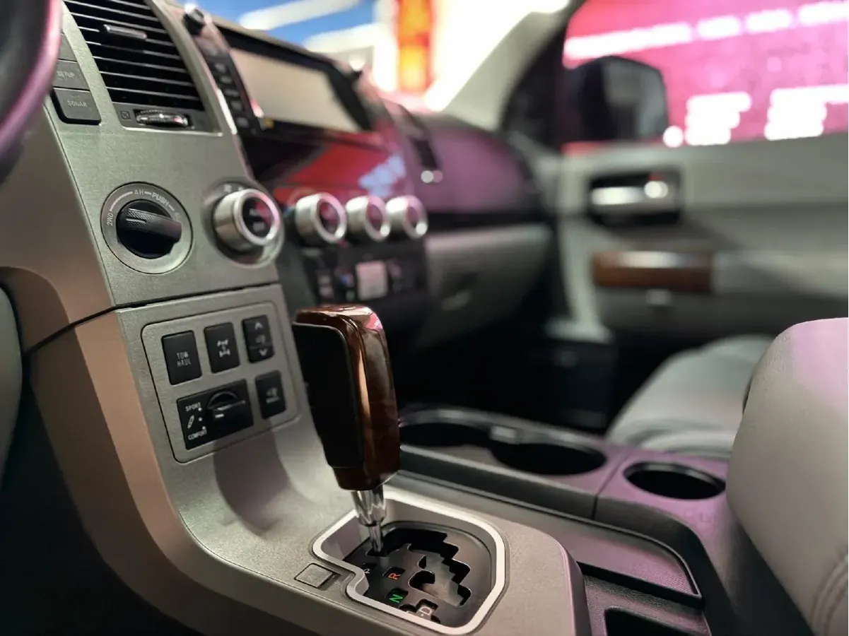 2010 Toyota Sequoia 5.7L 386HP V8 6AT,autocango,china used car exporter,china ev exporter,chinese used car exporter,chinese used ev exporter