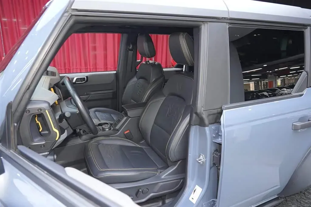 2024 Ford Bronco 2.3T 275HP L4 10AT,autocango,china used car exporter,china ev exporter,chinese used car exporter,chinese used ev exporter