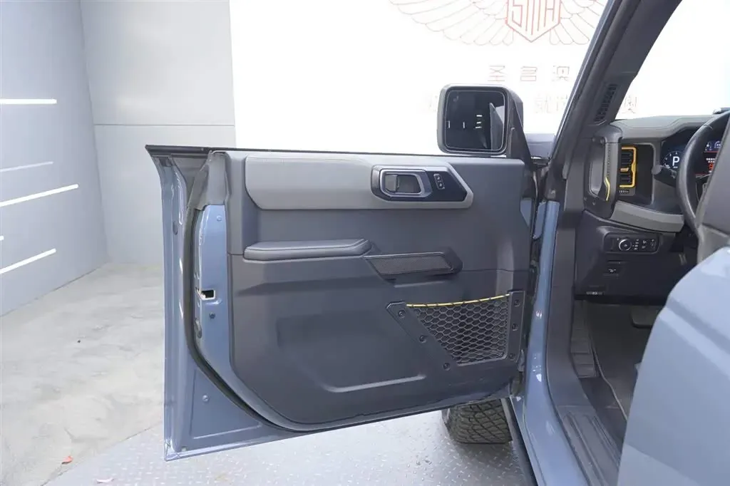 2024 Ford Bronco 2.3T 275HP L4 10AT,autocango,china used car exporter,china ev exporter,chinese used car exporter,chinese used ev exporter