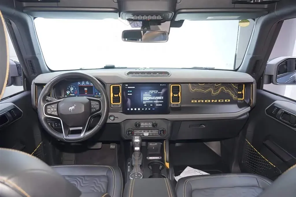 2024 Ford Bronco 2.3T 275HP L4 10AT,autocango,china used car exporter,china ev exporter,chinese used car exporter,chinese used ev exporter