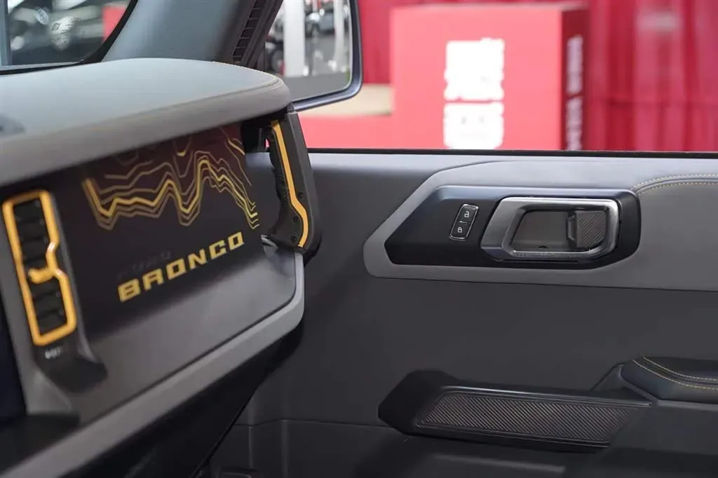2024 Ford Bronco 2.3T 275HP L4 10AT,autocango,china used car exporter,china ev exporter,chinese used car exporter,chinese used ev exporter