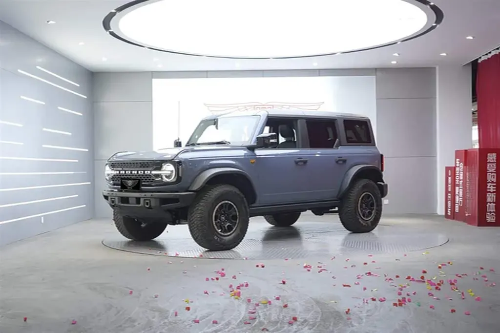 2024 Ford Bronco 2.3T 275HP L4 10AT,autocango,china used car exporter,china ev exporter,chinese used car exporter,chinese used ev exporter