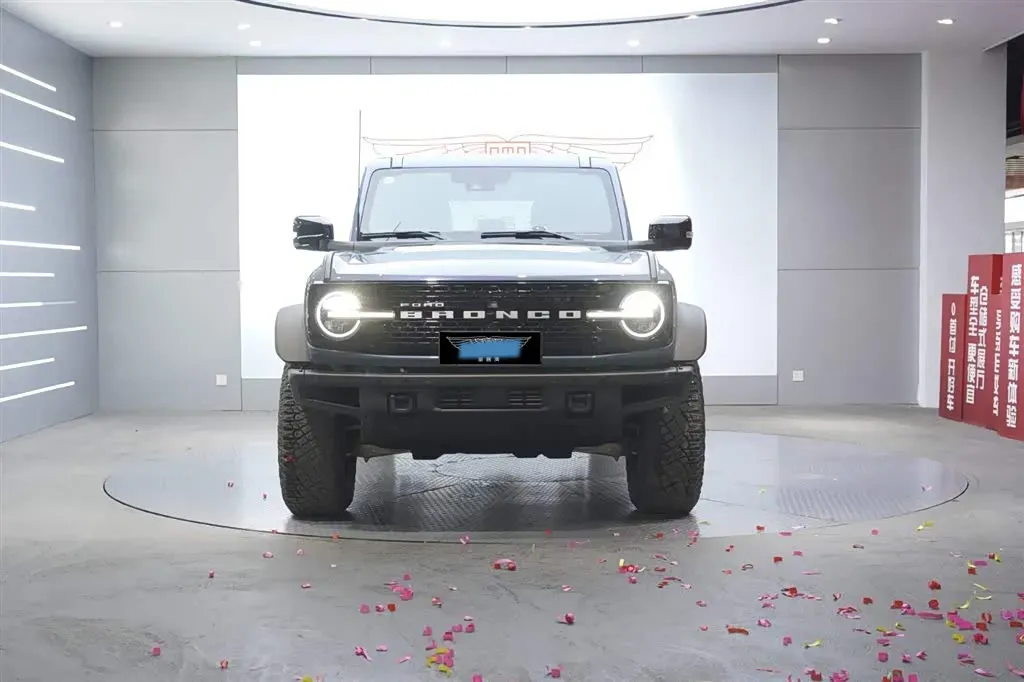 2024 Ford Bronco 2.3T 275HP L4 10AT,autocango,china used car exporter,china ev exporter,chinese used car exporter,chinese used ev exporter