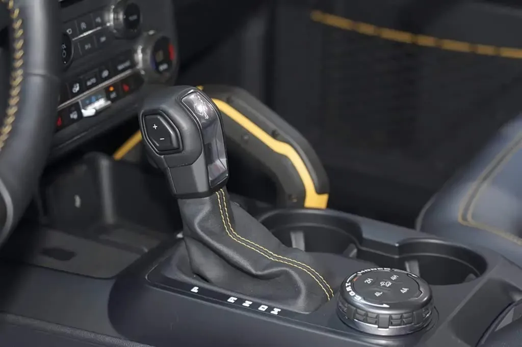 2024 Ford Bronco 2.3T 275HP L4 10AT,autocango,china used car exporter,china ev exporter,chinese used car exporter,chinese used ev exporter