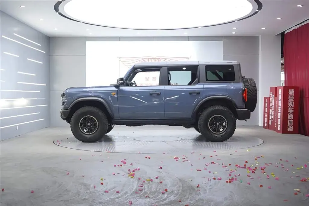 2024 Ford Bronco 2.3T 275HP L4 10AT,autocango,china used car exporter,china ev exporter,chinese used car exporter,chinese used ev exporter